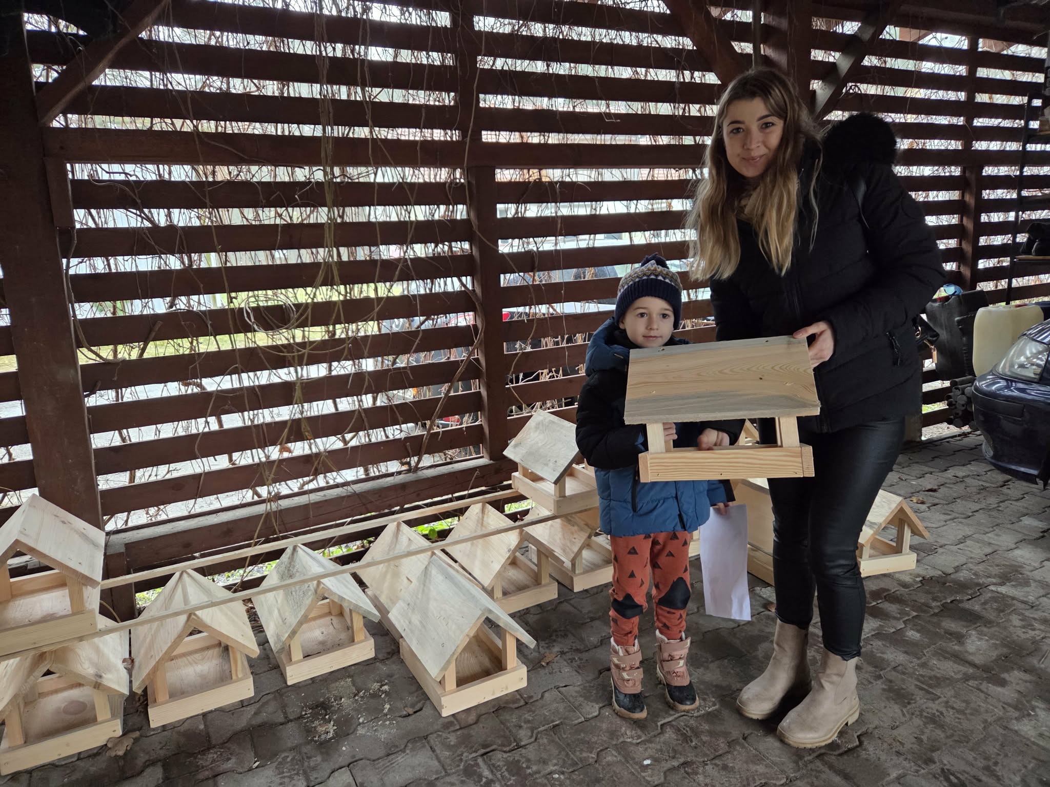 W ciągłu pół godziny leśnicy miejscy rozdali szczecinianom ponad 100 karmników dla ptaków.