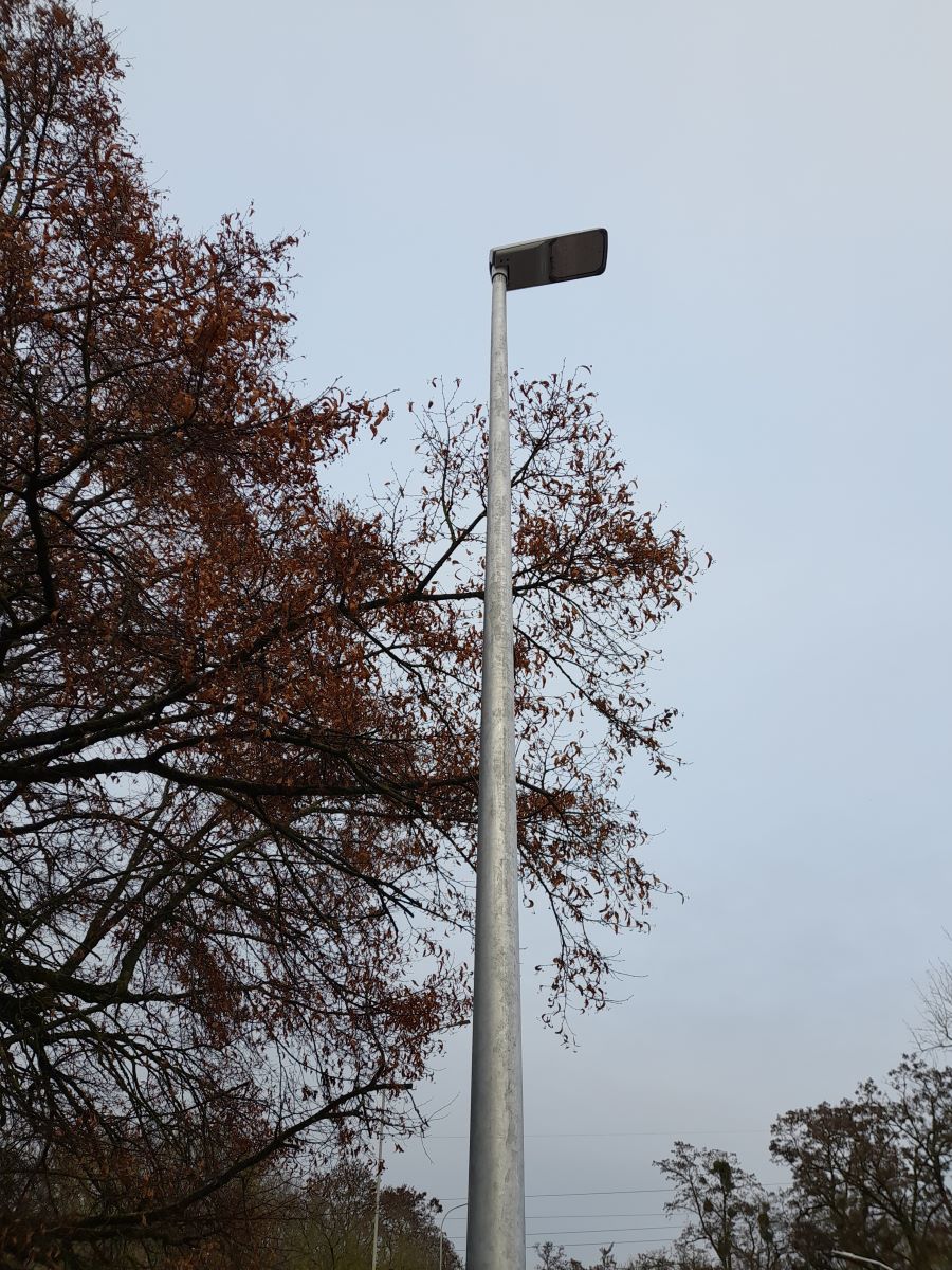 Oświetlenie zainstalowane przy przejściu dla pieszych Oświetlenie zainstalowane przy przejściu dla pieszych