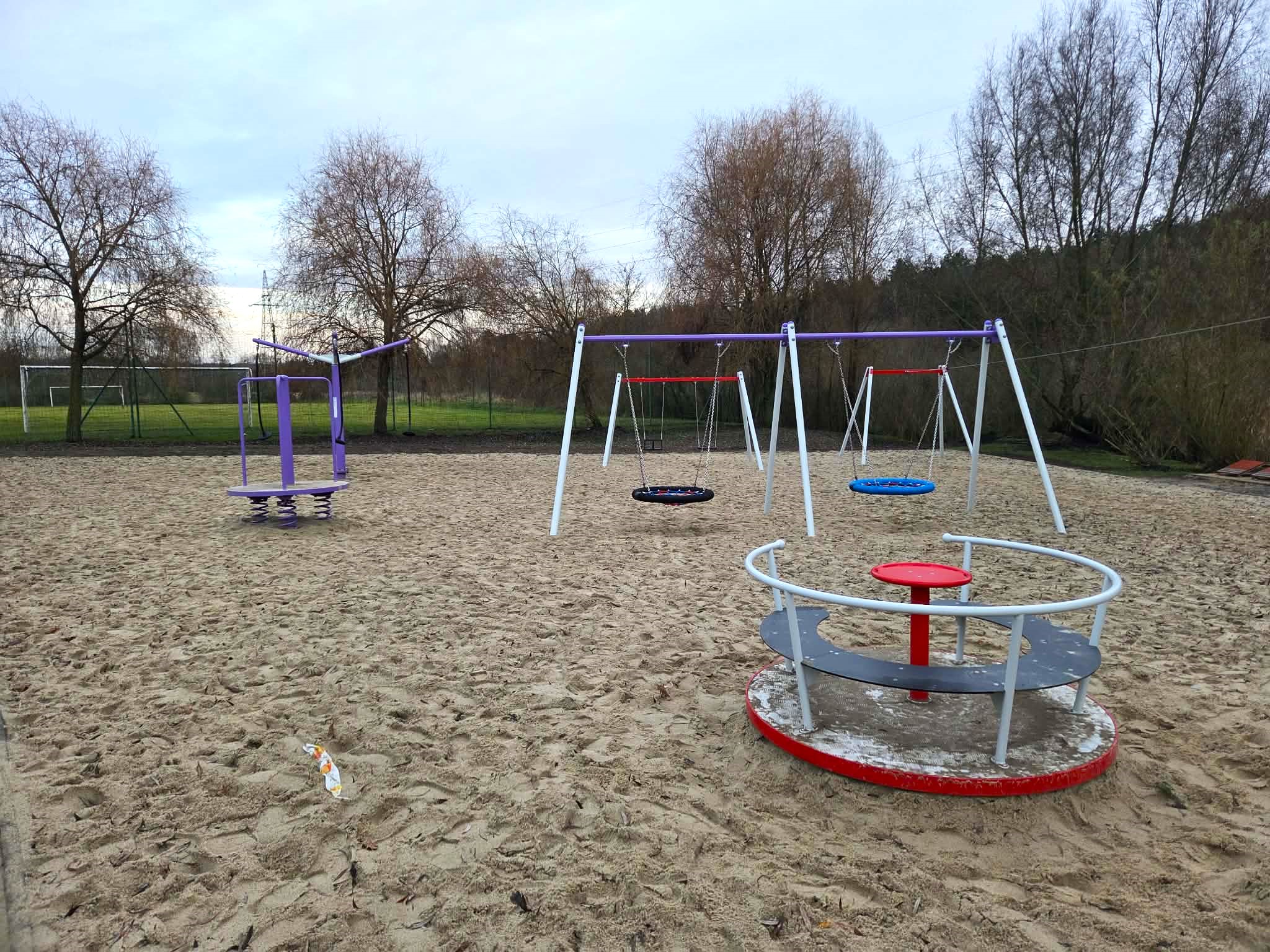 Park wypoczynkowo - rekreacyjny w Płoni. Park wypoczynkowo - rekreacyjny w Płoni.