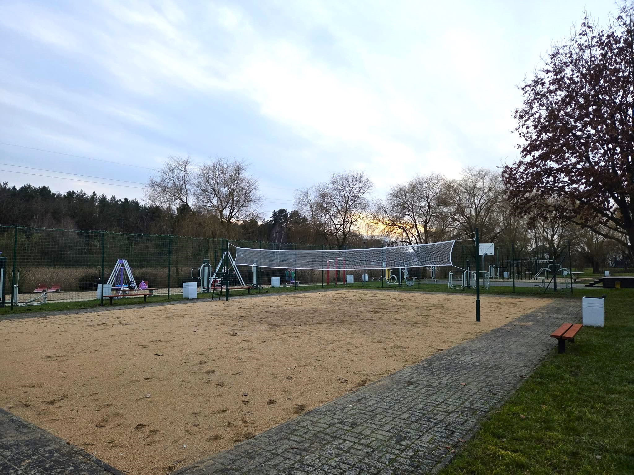 Park wypoczynkowo - rekreacyjny w Płoni. Park wypoczynkowo - rekreacyjny w Płoni.