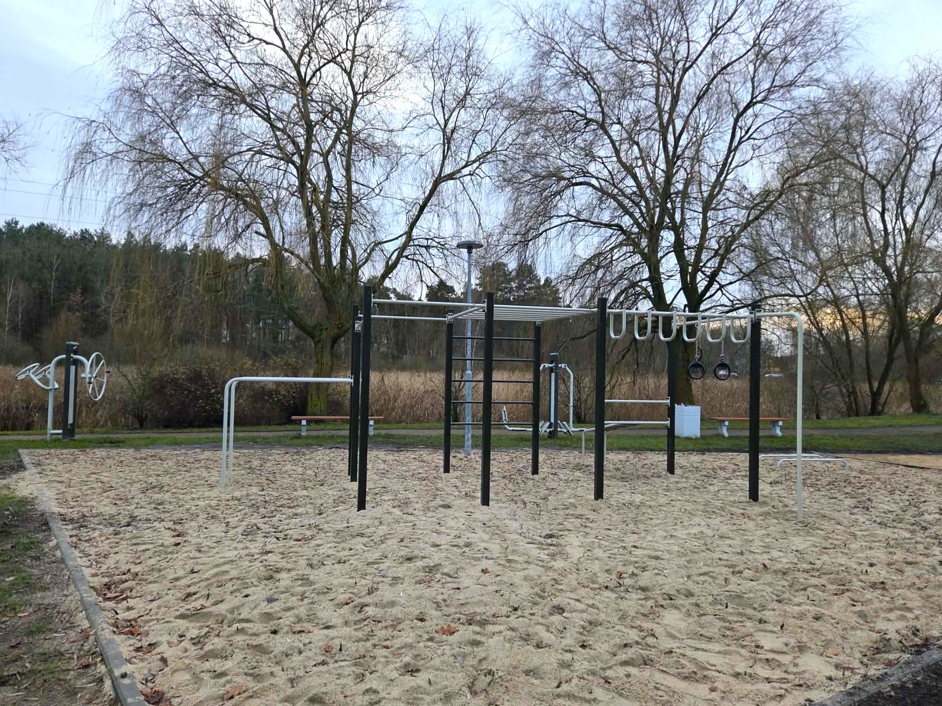 Park wypoczynkowo - rekreacyjny w Płoni. Park wypoczynkowo - rekreacyjny w Płoni.