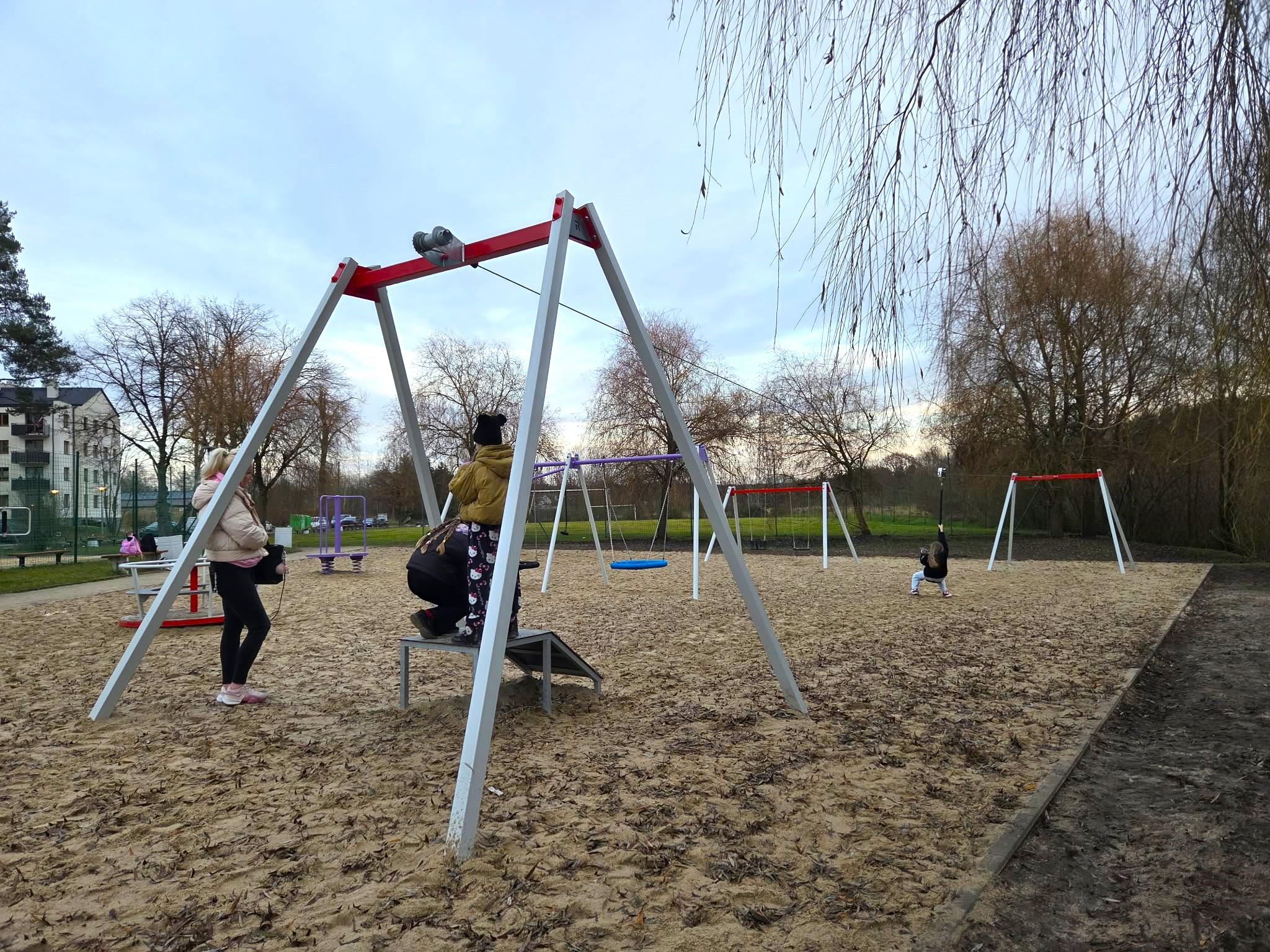 Park wypoczynkowo - rekreacyjny w Płoni. Park wypoczynkowo - rekreacyjny w Płoni.