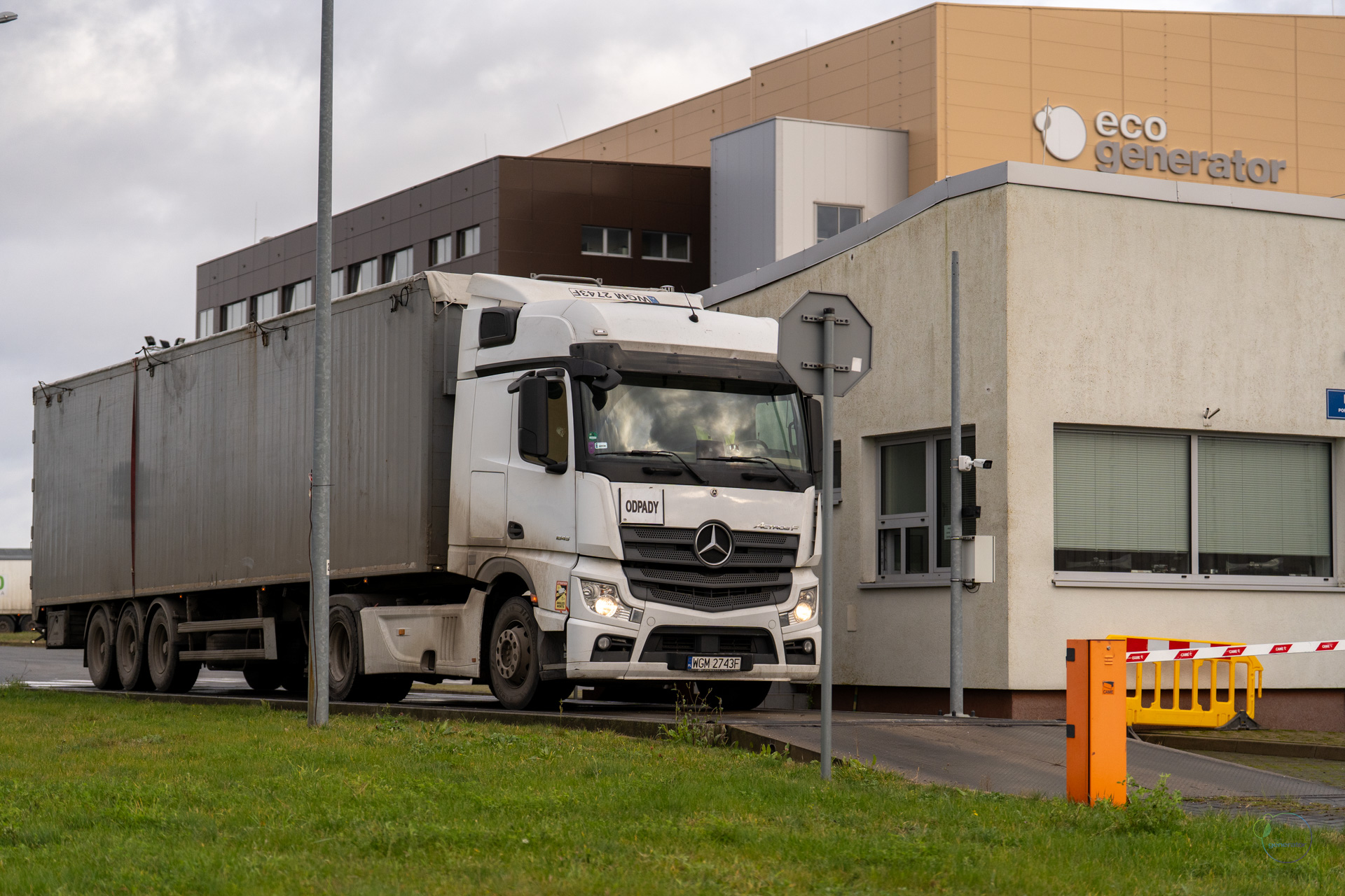 Na początku grudnia 2025 roku w ECOGeneratorze powitaliśmy 100-tysięczną dostawę Na początku grudnia 2025 roku w ECOGeneratorze powitaliśmy 100-tysięczną dostawę