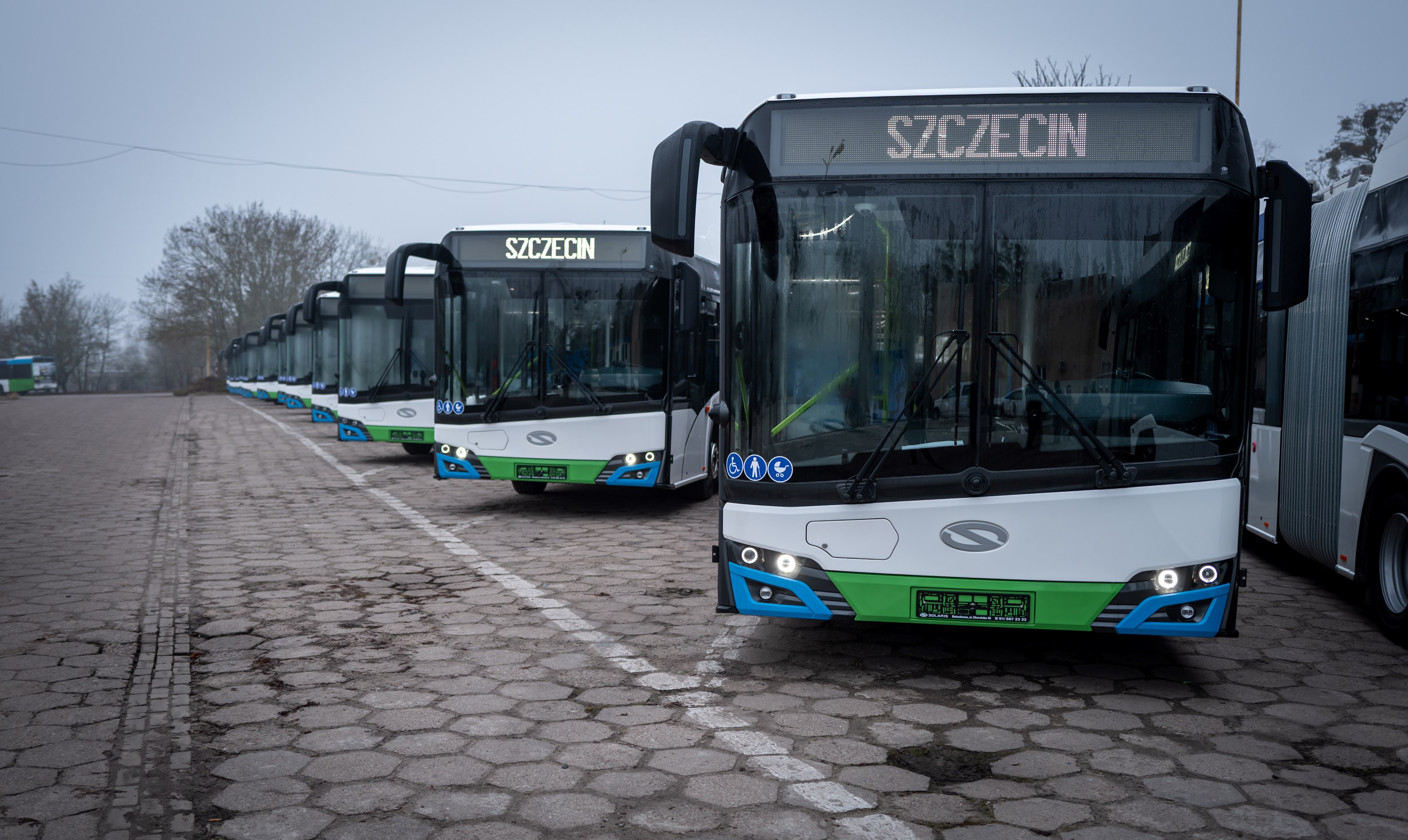 Prezentacja nowych autobusów z udziałem prezydenta Szczecina Piotra Krzystka. Prezentacja nowych autobusów z udziałem prezydenta Szczecina Piotra Krzystka.