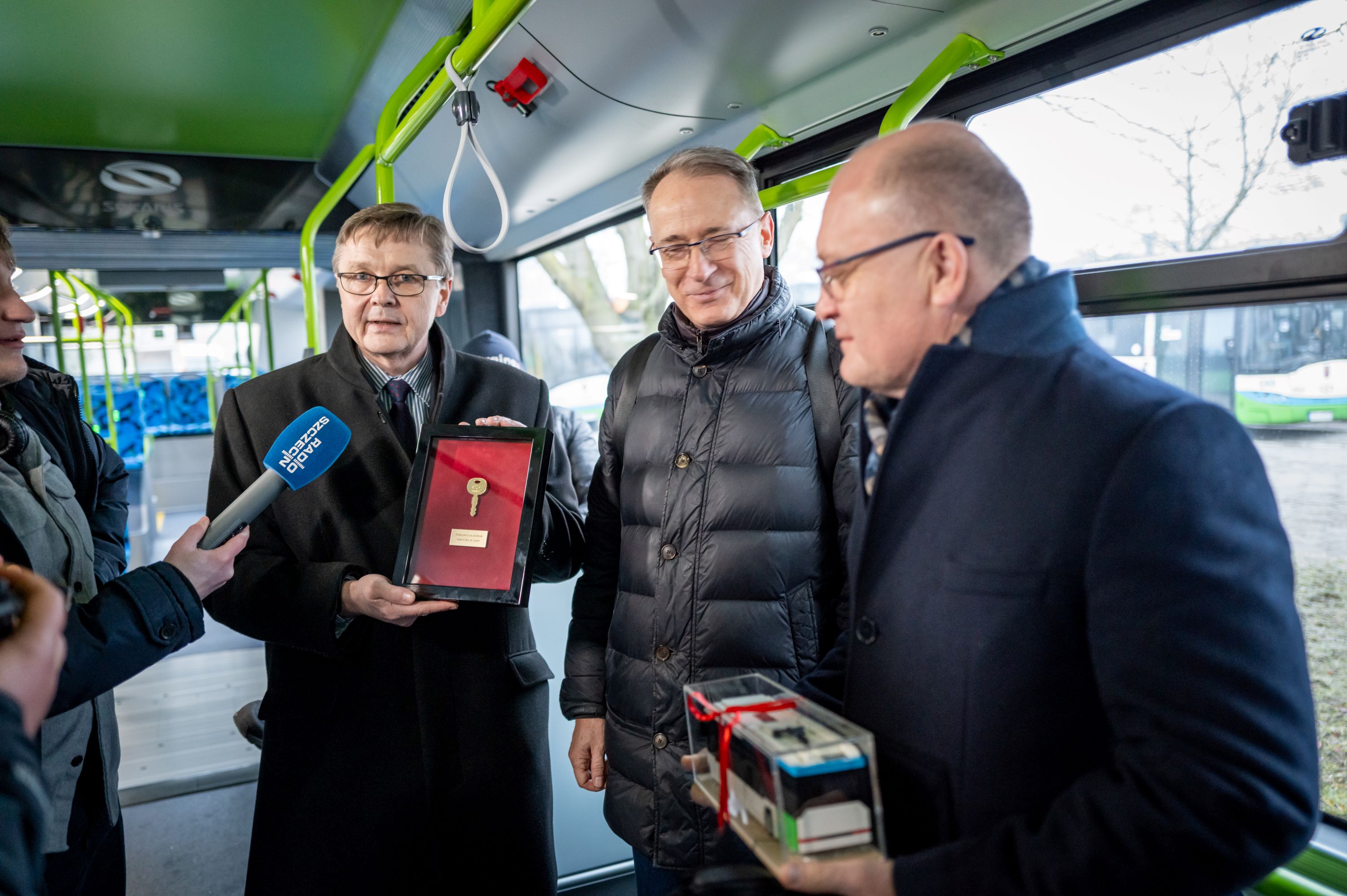Prezentacja nowych autobusów z udziałem prezydenta Szczecina Piotra Krzystka. Prezentacja nowych autobusów z udziałem prezydenta Szczecina Piotra Krzystka.