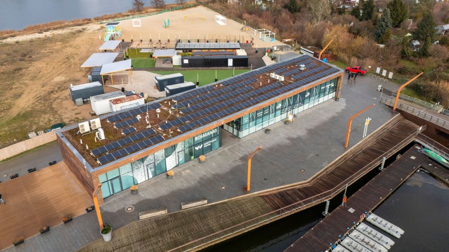 Na dachu Bosmanatu na Wyspie Grodzkiej uruchomiono nową instalację fotowoltaiczną. Na dachu Bosmanatu na Wyspie Grodzkiej uruchomiono nową instalację fotowoltaiczną.