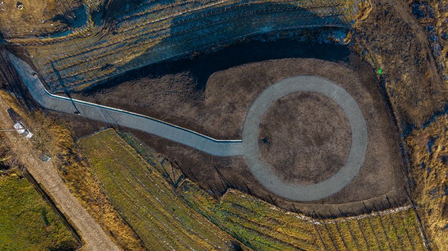 Punkt z widokiem na Odrę .