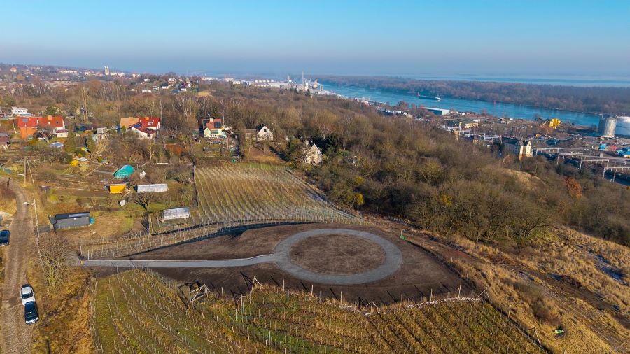 Punkt z widokiem na Odrę .