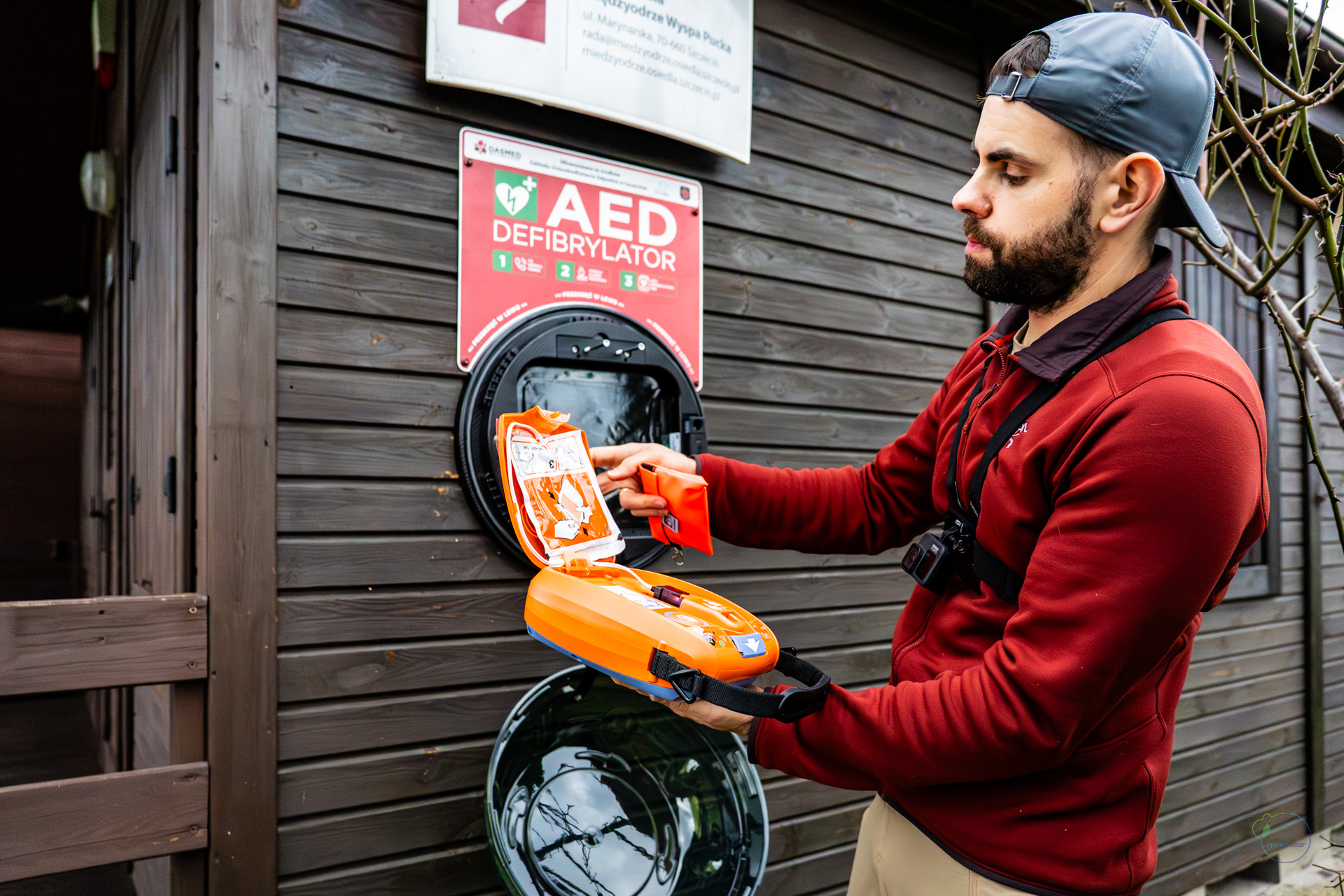 EcoGenerator przyczyniał się do poprawy bezpieczeństwa mieszkańców dzięki instalacji ogólnodostępnych defibrylatorów AED. EcoGenerator przyczyniał się do poprawy bezpieczeństwa mieszkańców dzięki instalacji ogólnodostępnych defibrylatorów AED.