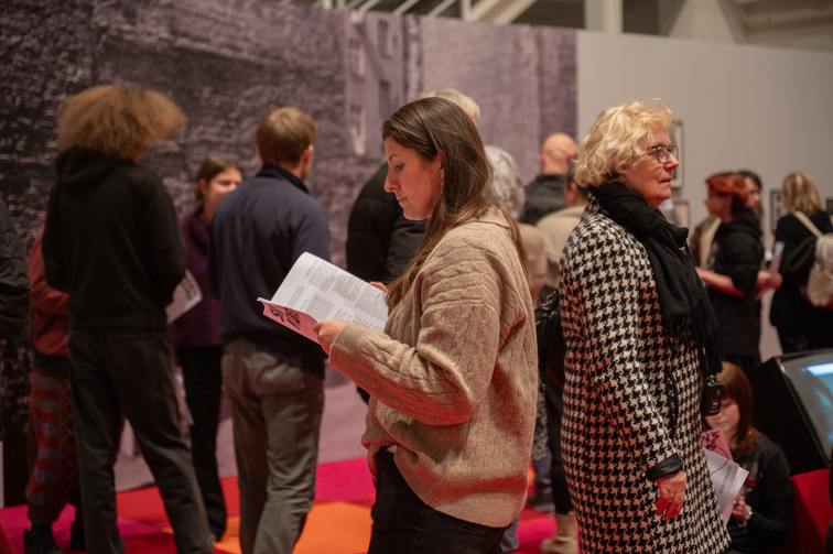 Tłumy na otwarciu wystawy "Sny Kobiet / Frauenträume" w TRAFO Tłumy na otwarciu wystawy "Sny Kobiet / Frauenträume" w TRAFO