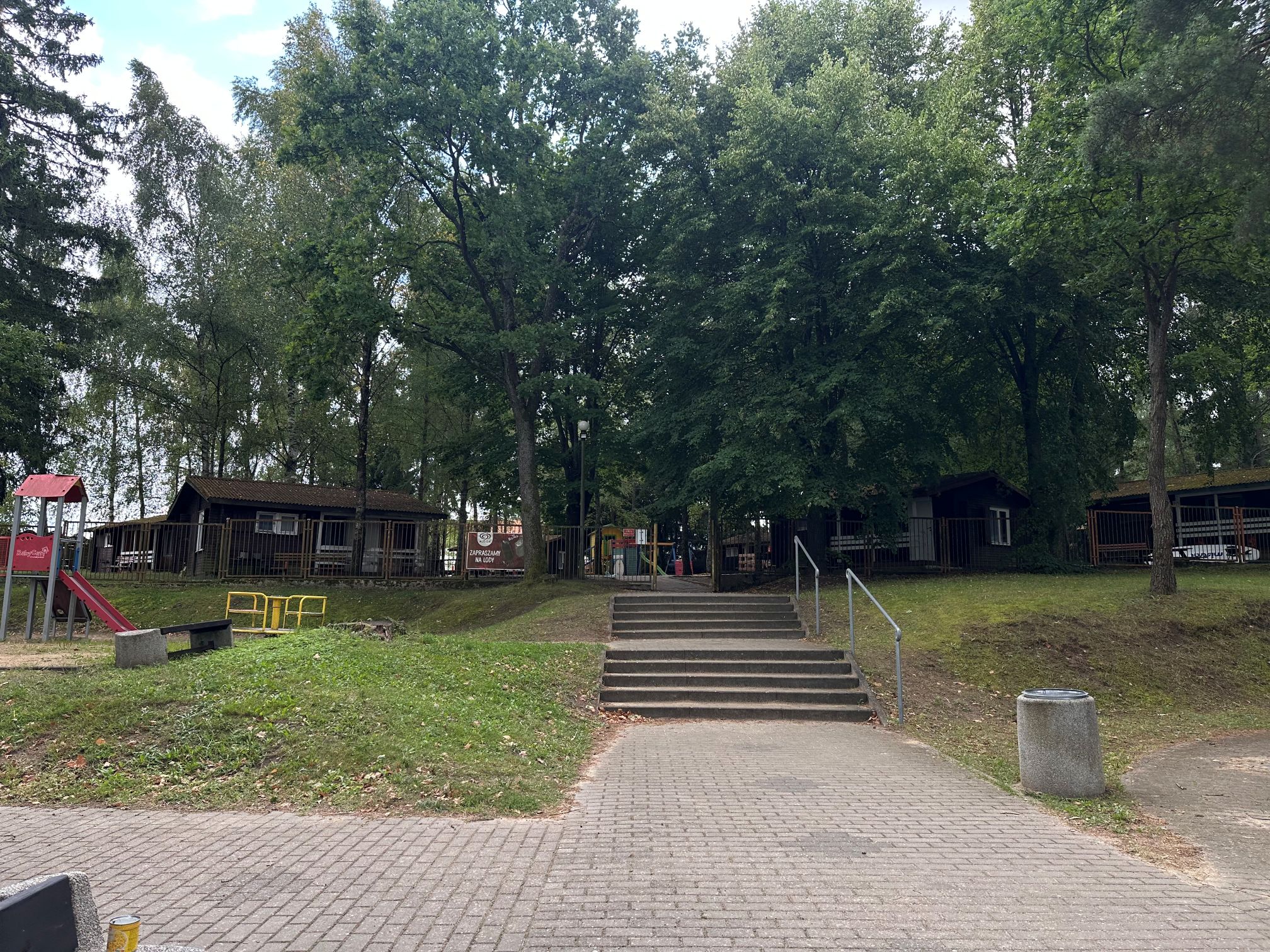 Ośrodek wypoczynkowy nad jeziorem Krzemień. Ośrodek wypoczynkowy nad jeziorem Krzemień.