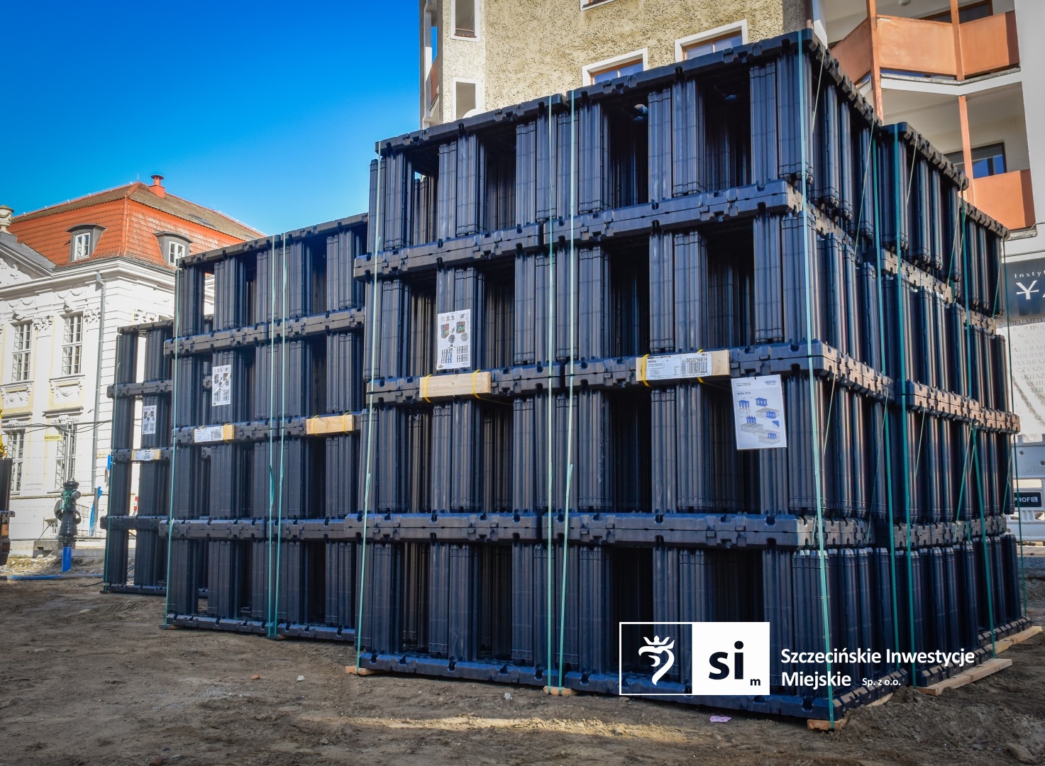 Wiosna na placu Orła Białego. Rozpoczynamy prace przy nasadzeniach zieleni