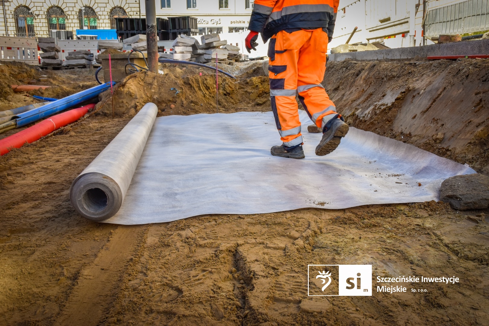 Wiosna na placu Orła Białego. Rozpoczynamy prace przy nasadzeniach zieleni