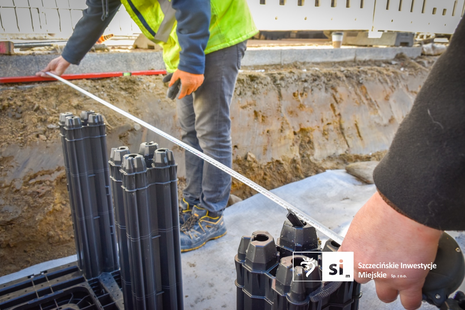 Wiosna na placu Orła Białego. Rozpoczynamy prace przy nasadzeniach zieleni