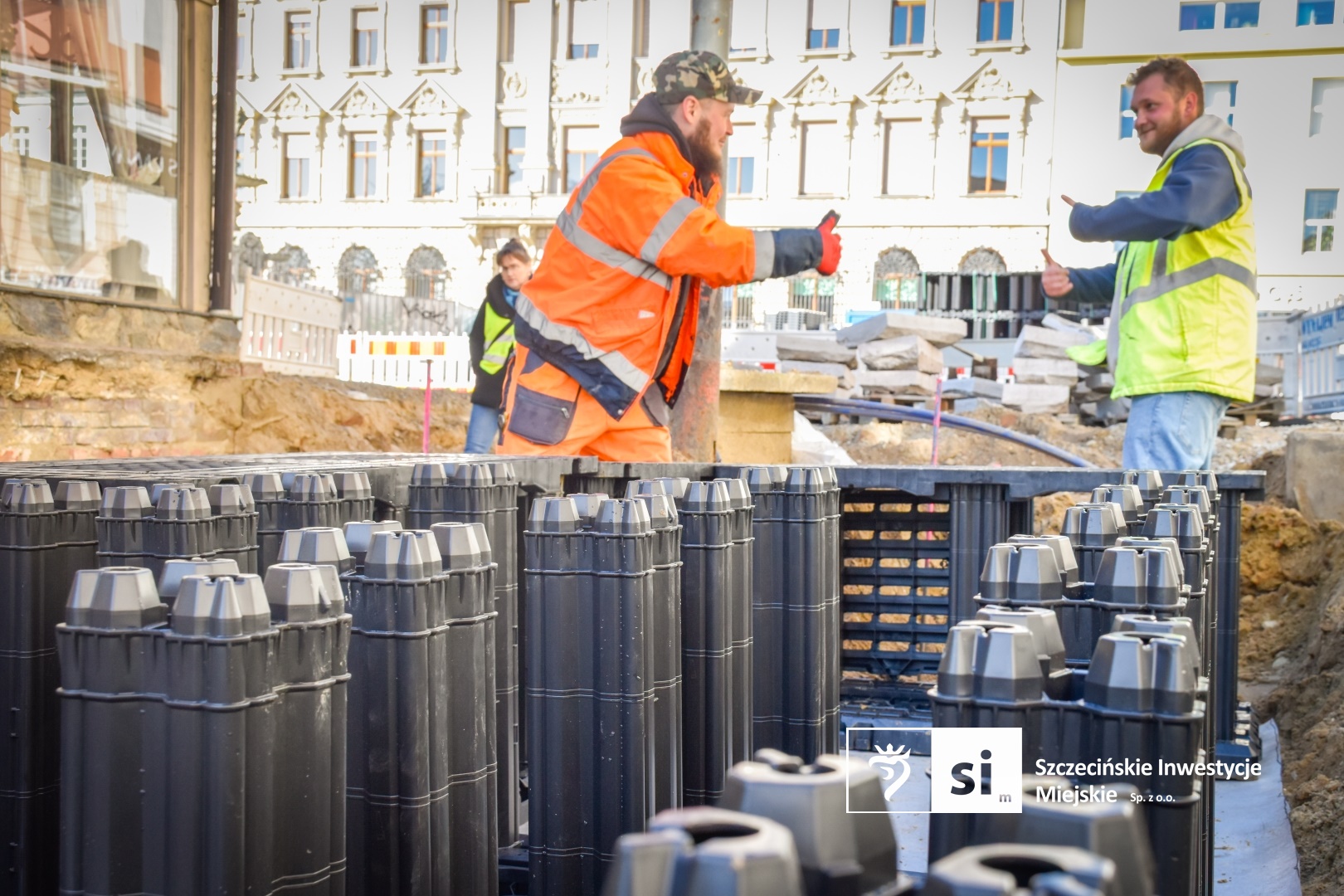 Wiosna na placu Orła Białego. Rozpoczynamy prace przy nasadzeniach zieleni