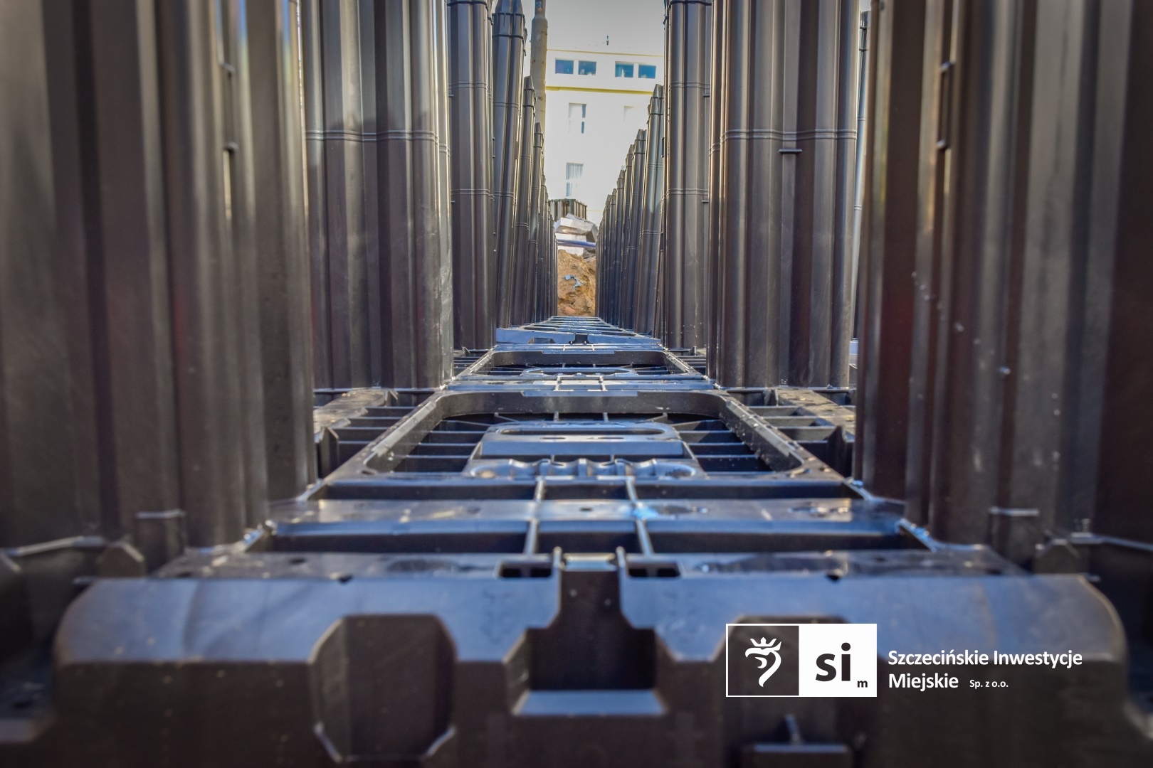 Wiosna na placu Orła Białego. Rozpoczynamy prace przy nasadzeniach zieleni