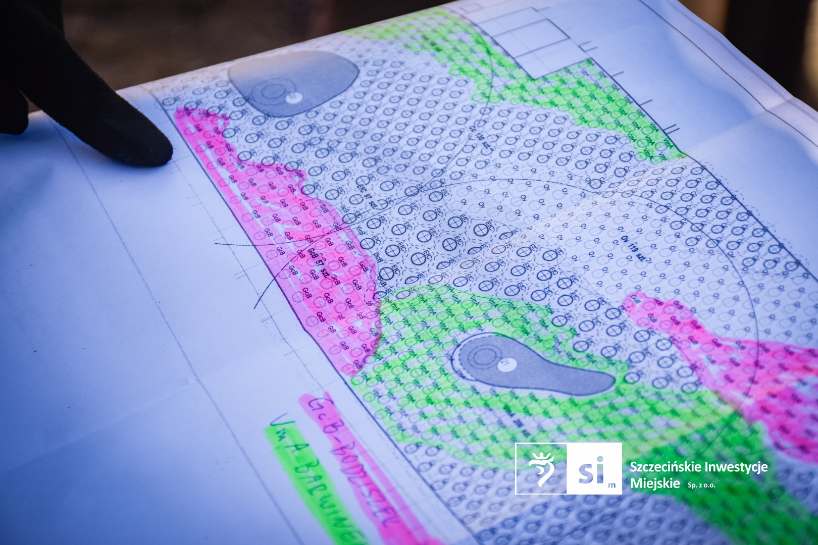 Wiosna na placu Orła Białego. Rozpoczynamy prace przy nasadzeniach zieleni