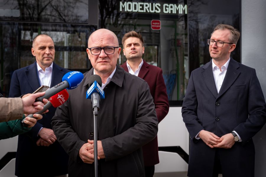 W piątek na pętli Głębokie odbyła się oficjalna prezentacja nowego szczecińskiego tramwaju. W piątek na pętli Głębokie odbyła się oficjalna prezentacja nowego szczecińskiego tramwaju.