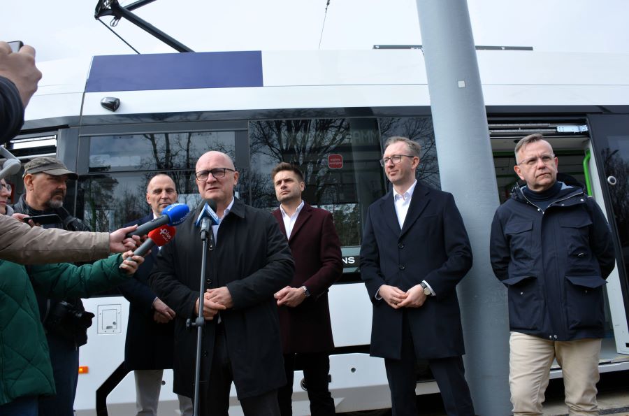 W piątek na pętli Głębokie odbyła się oficjalna prezentacja nowego szczecińskiego tramwaju.