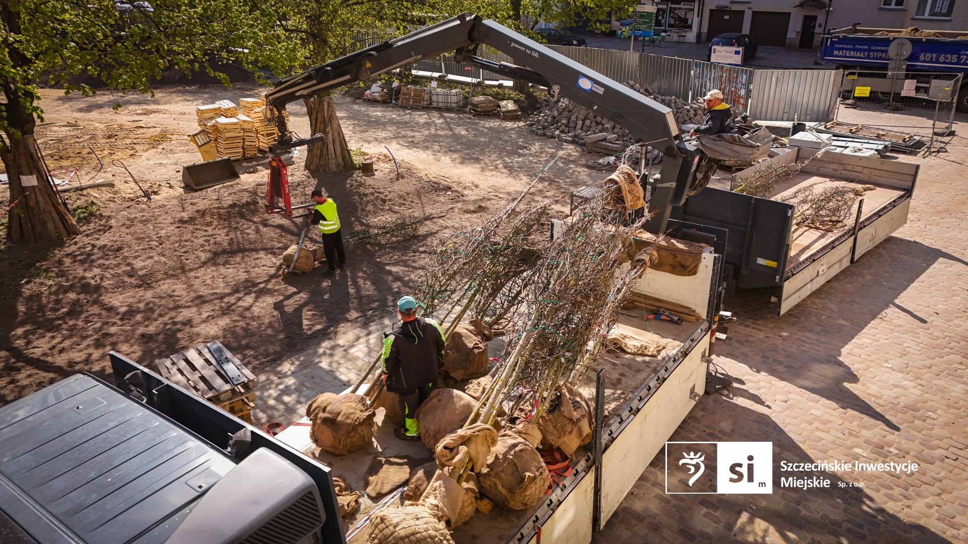 Plac Orła Białego się zazielenia.