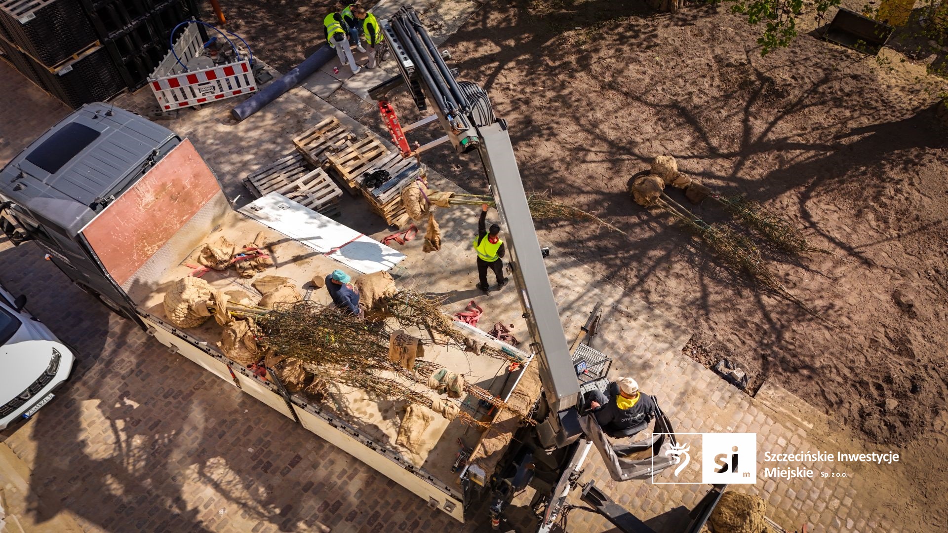 Plac Orła Białego się zazielenia.