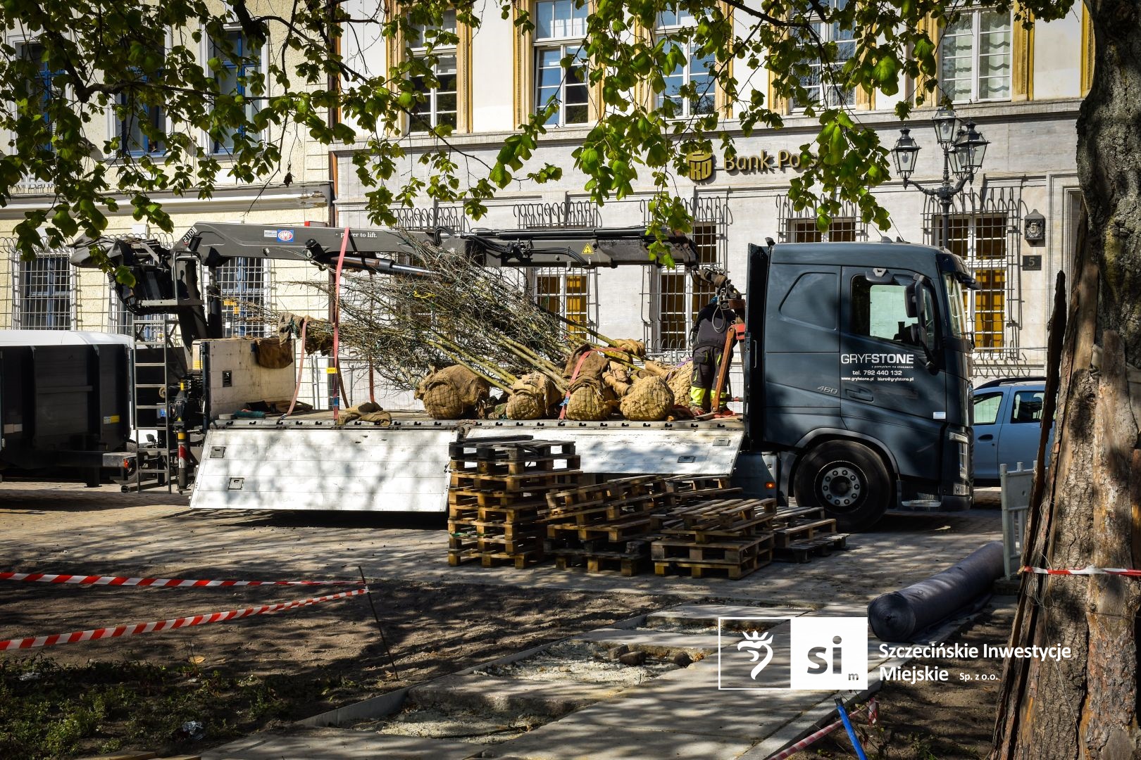 Plac Orła Białego się zazielenia.