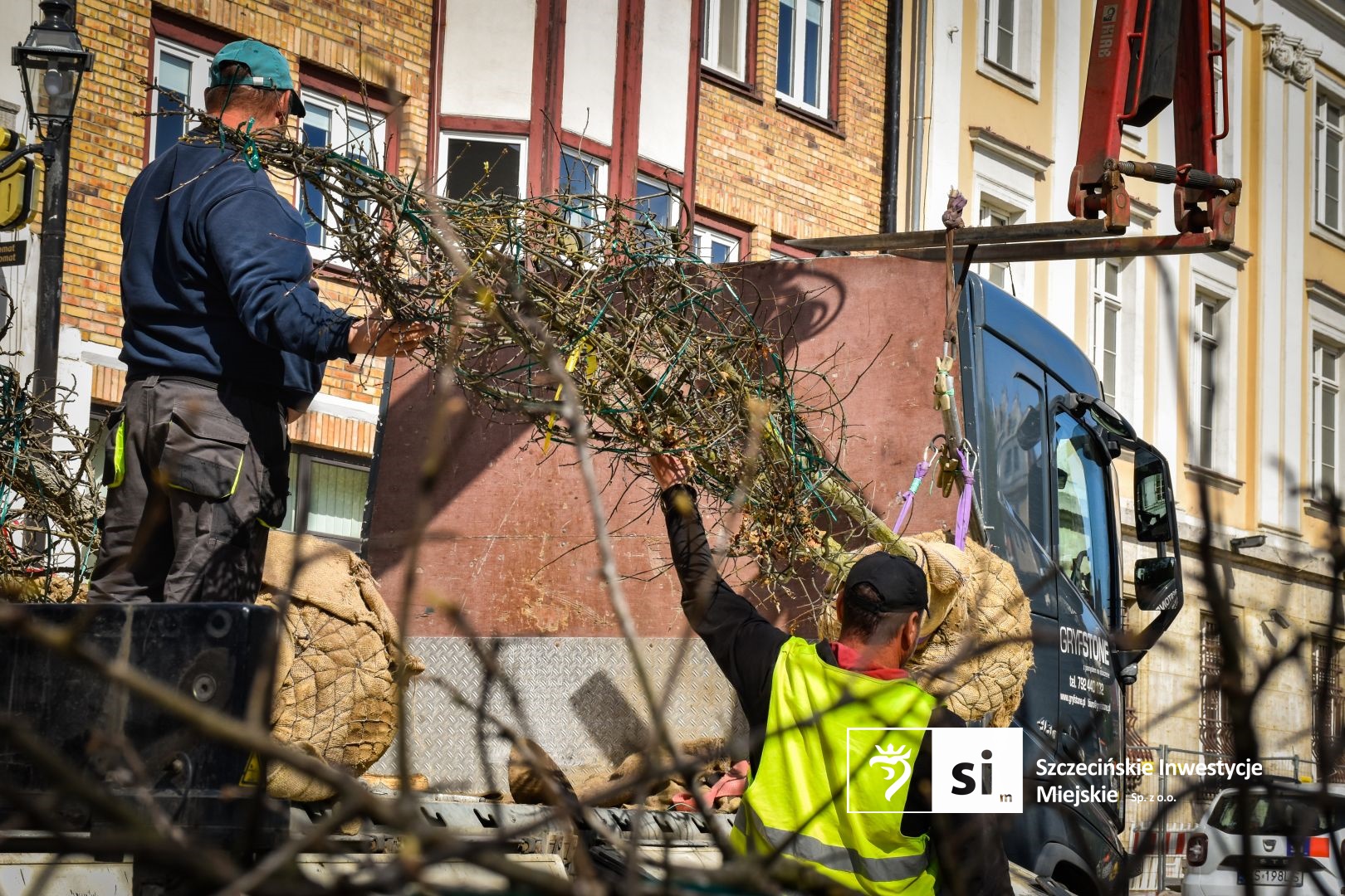 Plac Orła Białego się zazielenia.