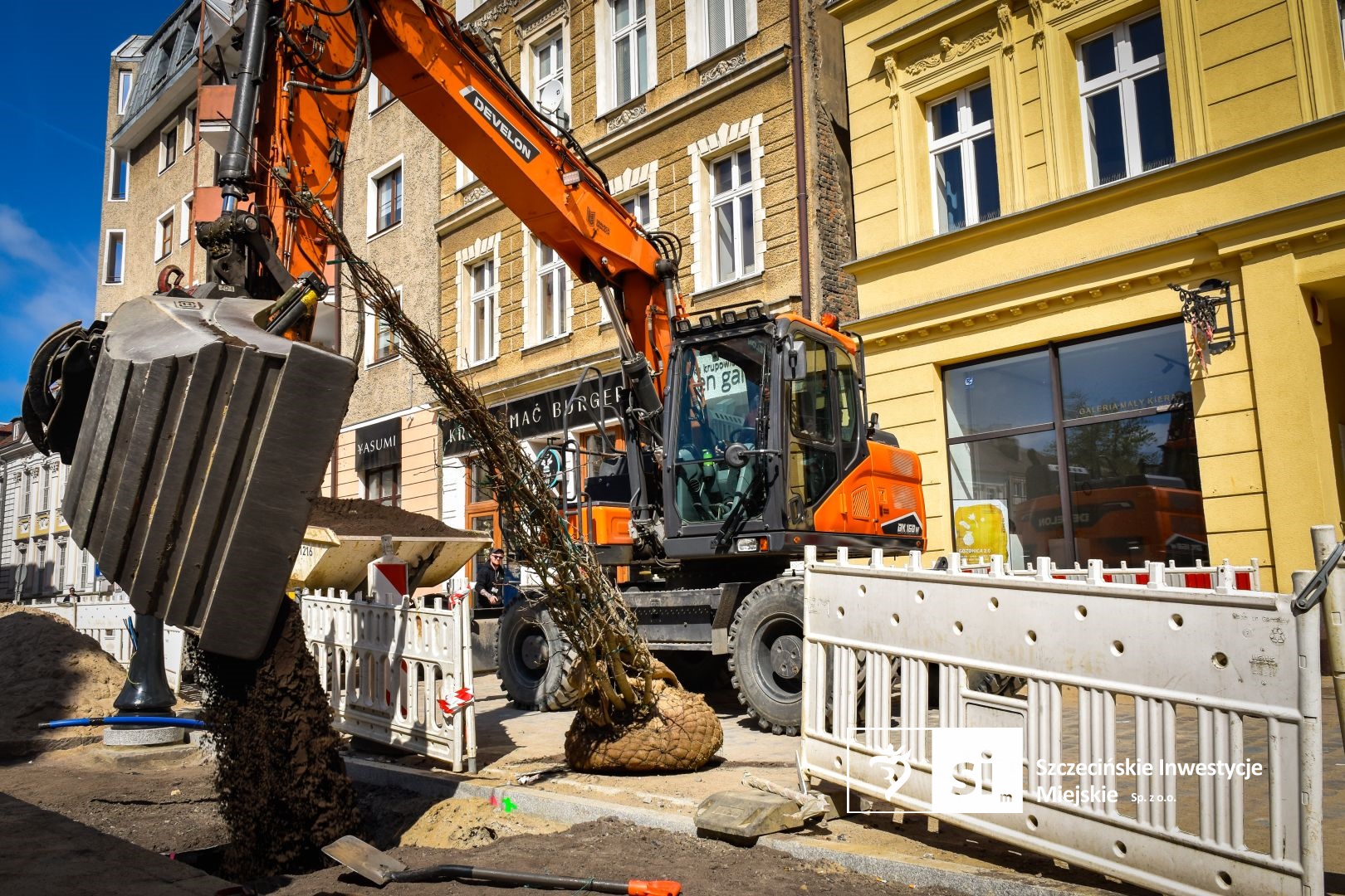 Plac Orła Białego się zazielenia.