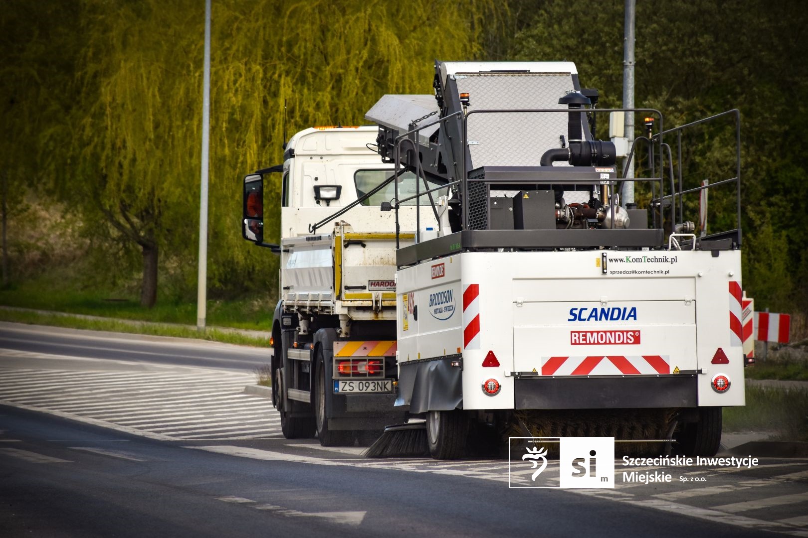 Wykonawca inwestycji zwiększył częstotliwość prac porządkowych w okolicy wyjazdów z placu budowy.