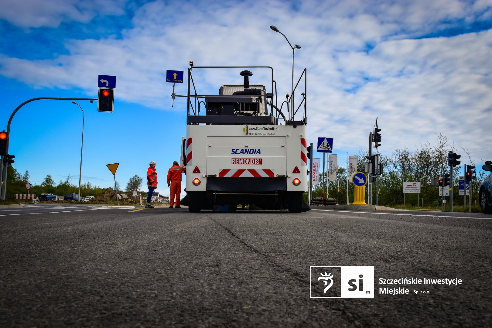 Wykonawca inwestycji zwiększył częstotliwość prac porządkowych w okolicy wyjazdów z placu budowy.