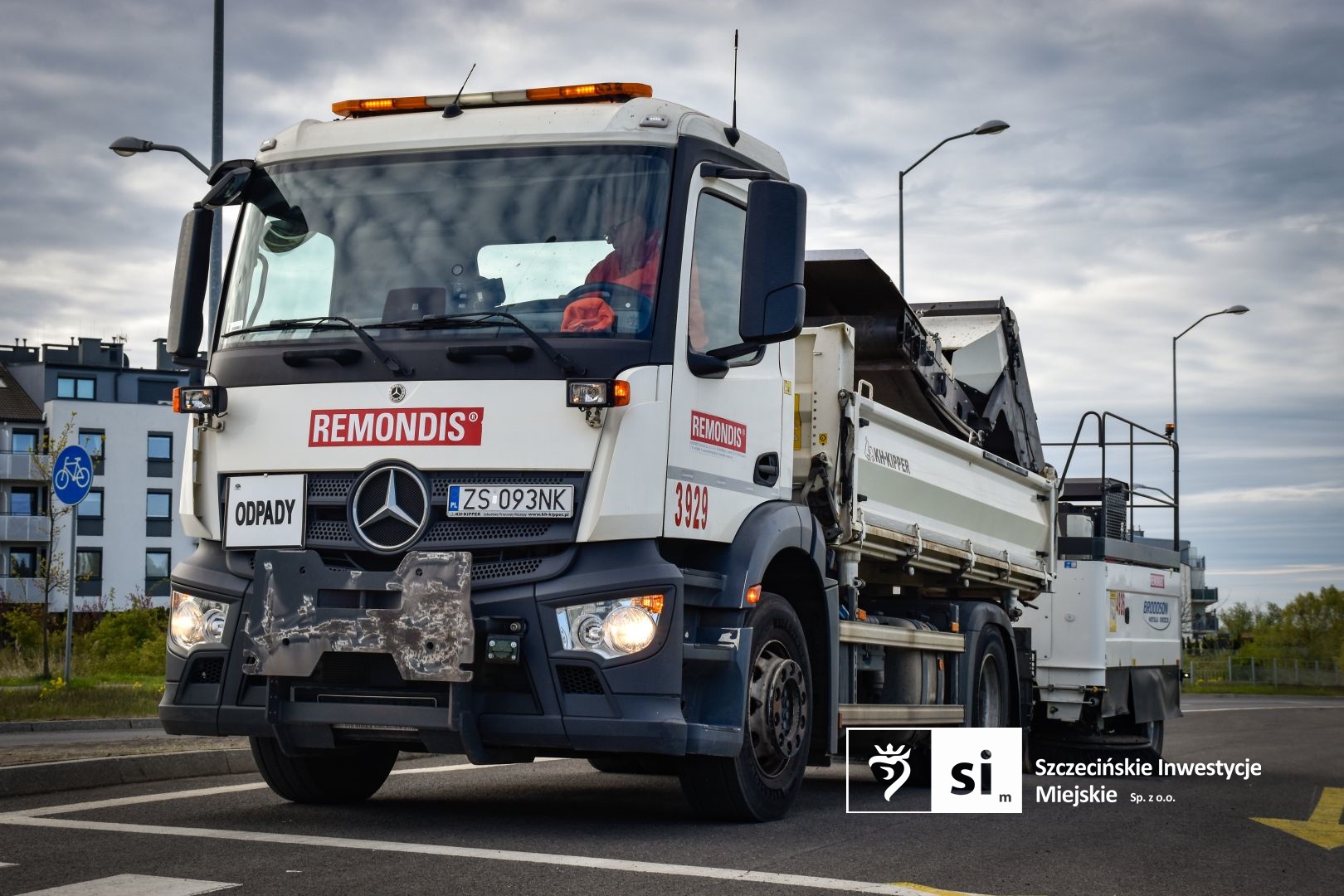 Wykonawca inwestycji zwiększył częstotliwość prac porządkowych w okolicy wyjazdów z placu budowy.