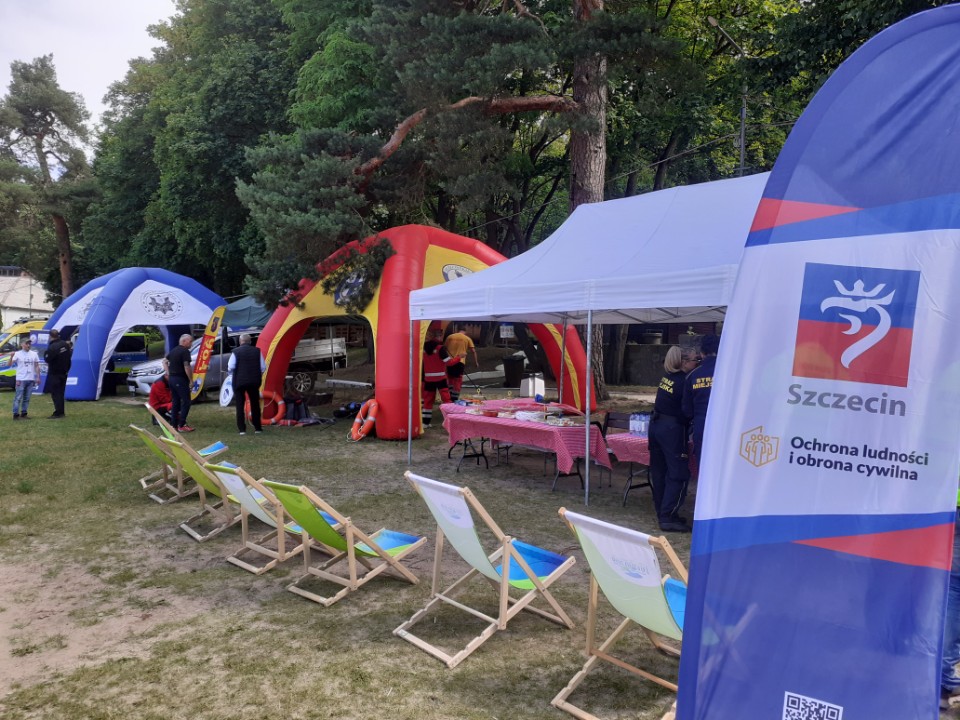 Przed wakacjami strażniczki miejskie przeprowadzają rozmowy z dziećmi na temat bezpieczeństwa. Przed wakacjami strażniczki miejskie przeprowadzają rozmowy z dziećmi na temat bezpieczeństwa.
