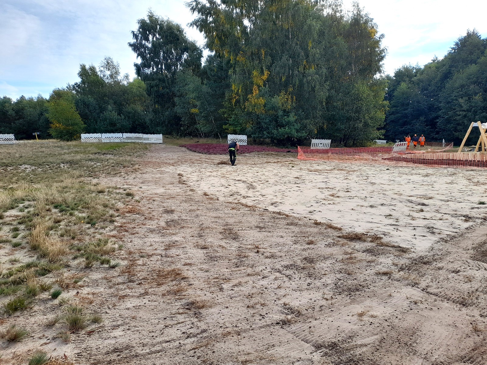 Na polanie przy Wysokim Stawie trwają zaawansowane prace nad stworzeniem nowej strefy rekreacyjnej realizowanej w ramach Szczecińskiego Budżetu Obywatelskiego. Na polanie przy Wysokim Stawie trwają zaawansowane prace nad stworzeniem nowej strefy rekreacyjnej realizowanej w ramach Szczecińskiego Budżetu Obywatelskiego.