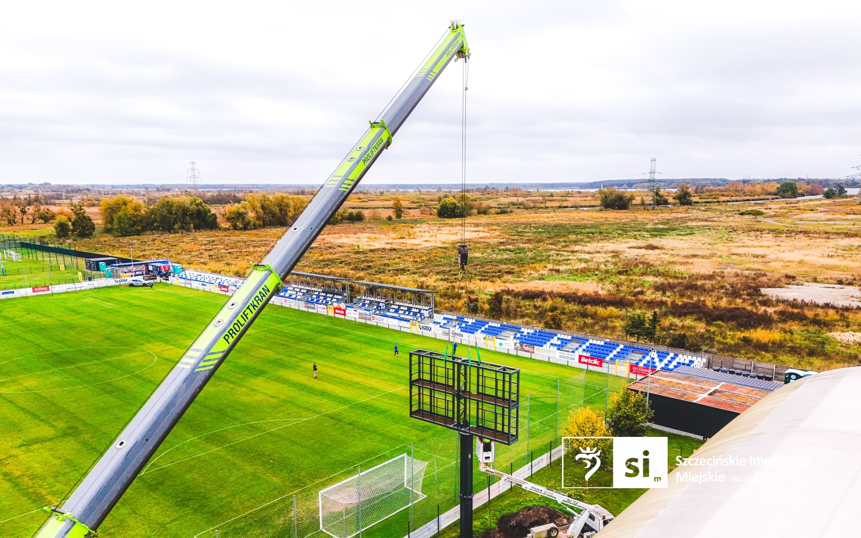 Ekran LED dla Świtu: trwa montaż konstrukcji