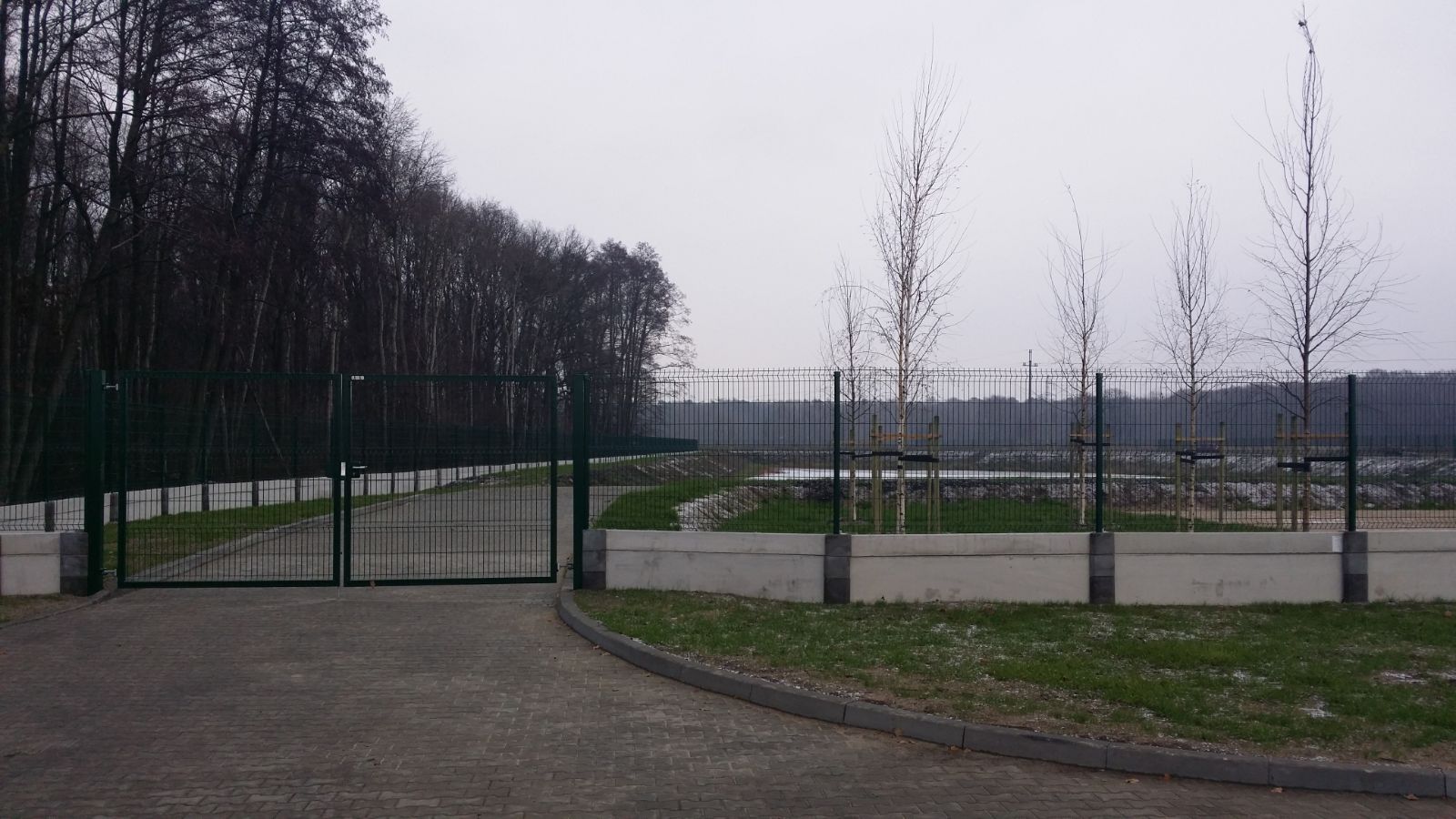 Fot.1 Zbiornik retencyjny.jpg Fot.1 Zbiornik retencyjny.jpg