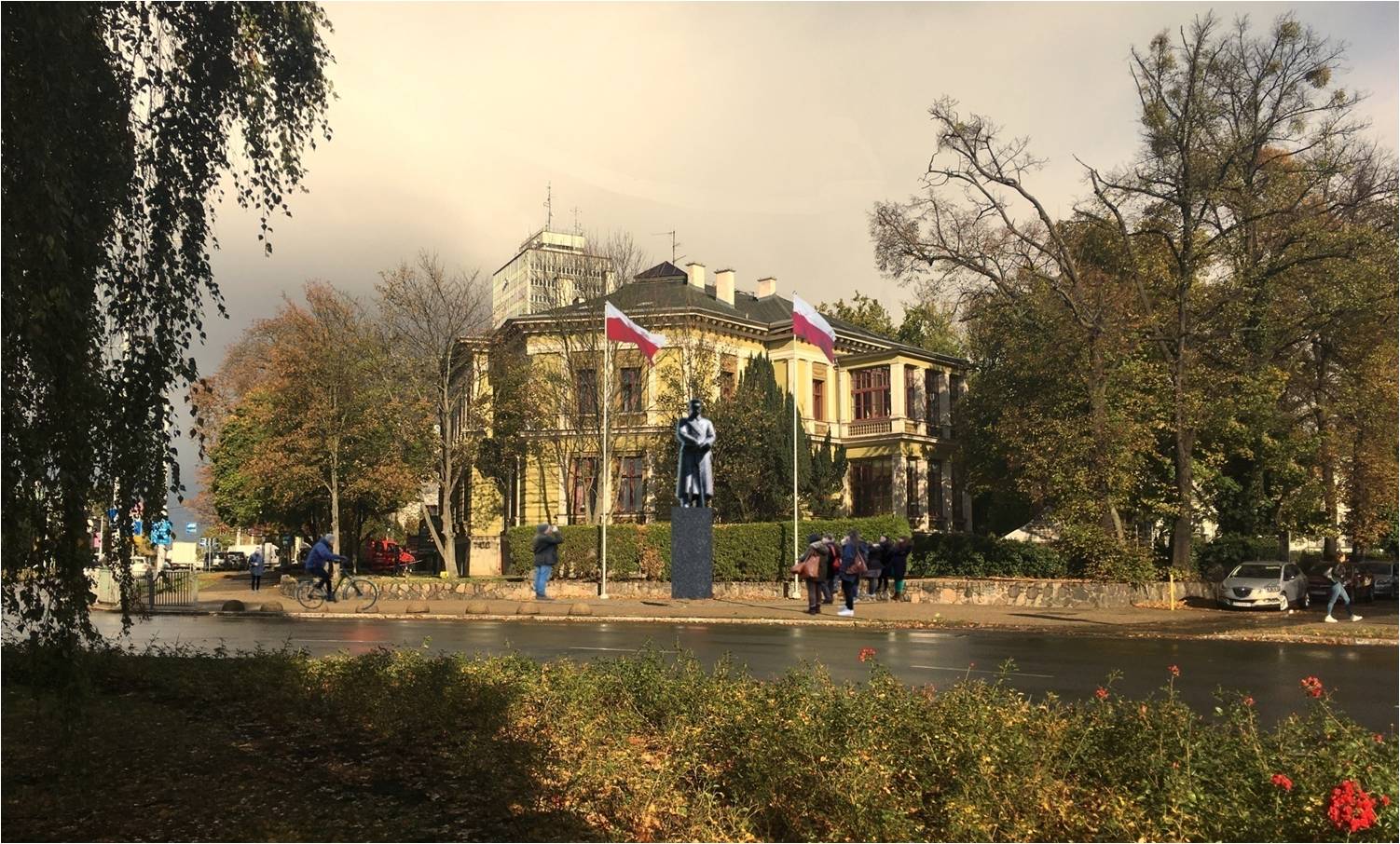 plac Szarych Szeregów (1).jpg