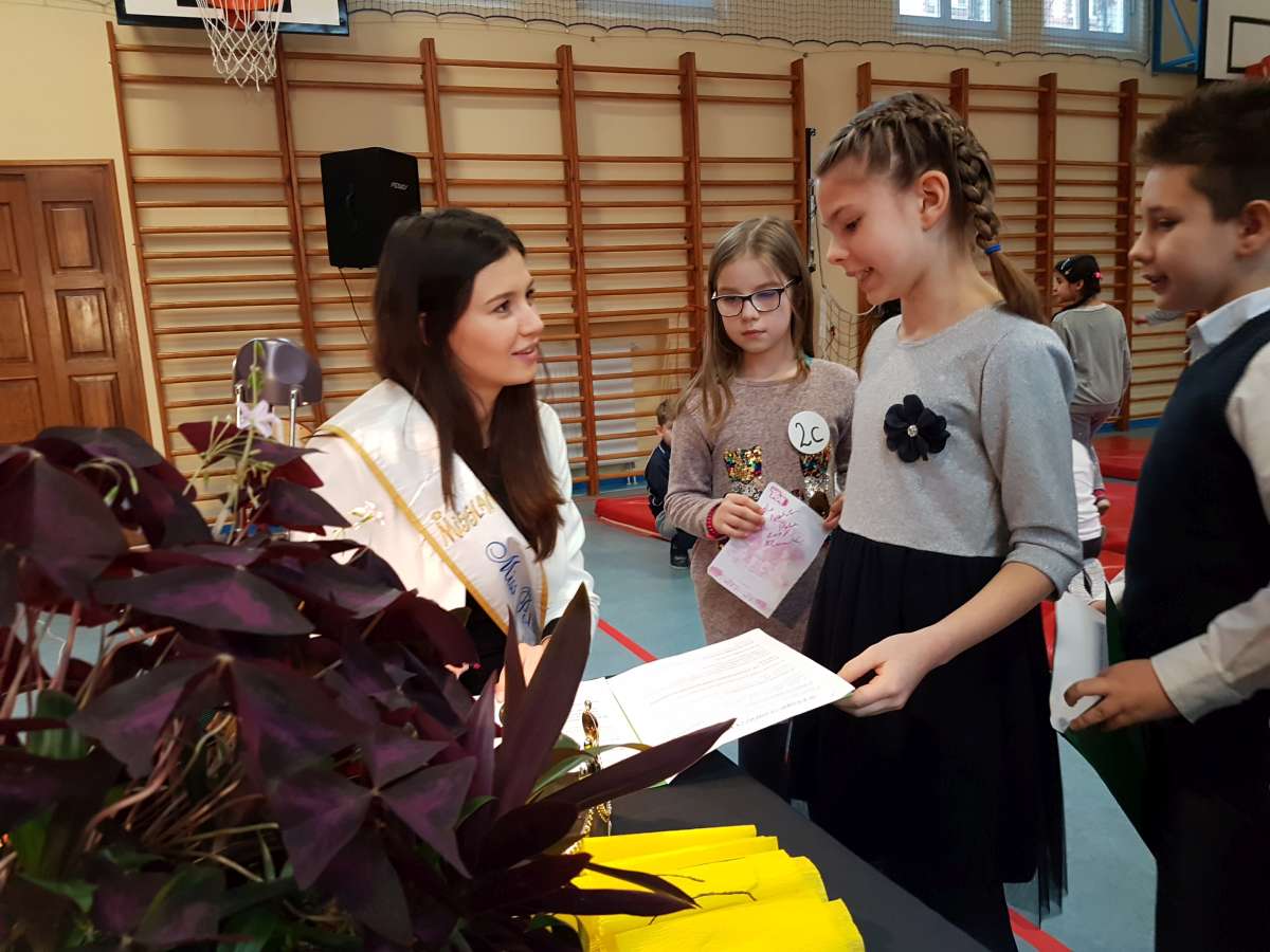Miss Polski czytała dzieciom