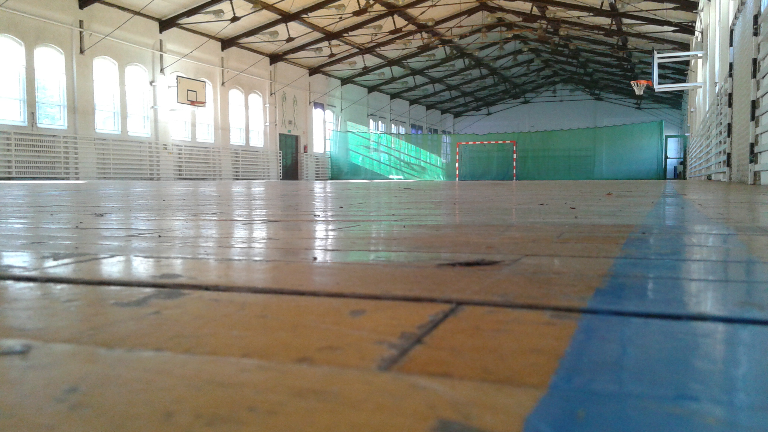 Nowy parkiet w kultowej hali sportowej