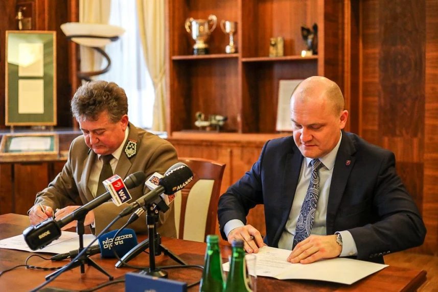 Szczecin: Rodzice z dziećmi posadzą drzewa Szczecin: Rodzice z dziećmi posadzą drzewa