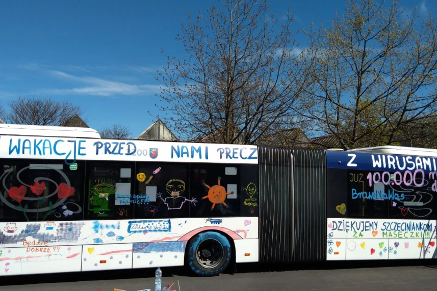 Autobus w maseczce Autobus w maseczce