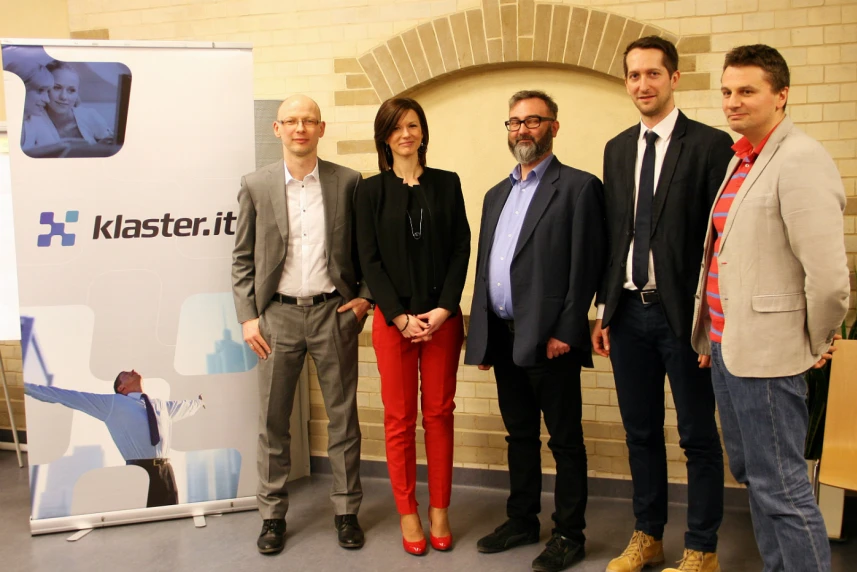 Zarząd Klastra IT - na zdjęciu od lewej: Marcin Kaczmarek (Consileon), Katarzyna Witkowska, Marcin Skonieczny (Dige), Marcin Szulga (Asseco Data Systems) i Rafał Malujda (Malujda Law Office). Zarząd Klastra IT - na zdjęciu od lewej: Marcin Kaczmarek (Consileon), Katarzyna Witkowska, Marcin Skonieczny (Dige), Marcin Szulga (Asseco Data Systems) i Rafał Malujda (Malujda Law Office).
