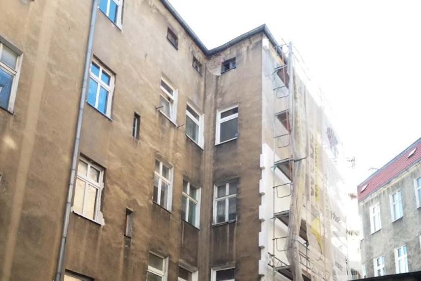 Rozpoczęły się prace związane m.in. z ociepleniem i termomodernizacją oficyny kamienicy przy ul. Mazurskiej 44. Rozpoczęły się prace związane m.in. z ociepleniem i termomodernizacją oficyny kamienicy przy ul. Mazurskiej 44.