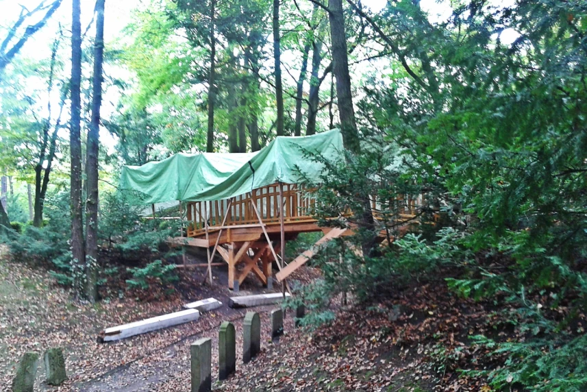 Magiczny mostek na Cmentarzu Centralnym