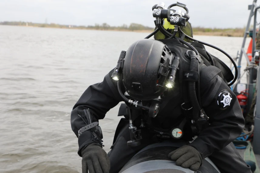 Akcja wydobywania niewybuchów z toru wodnego