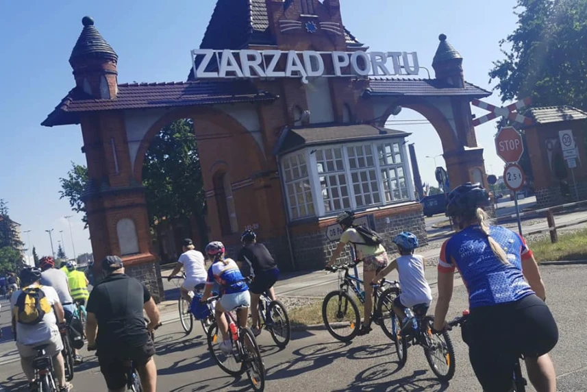 Miłośnicy turystyki rowerowej zwiedzali Szczecin