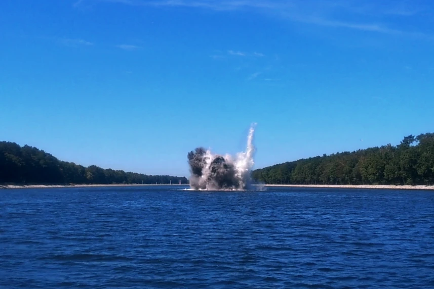 Kolejna akcja wydobywania niewybuchów z toru wodnego