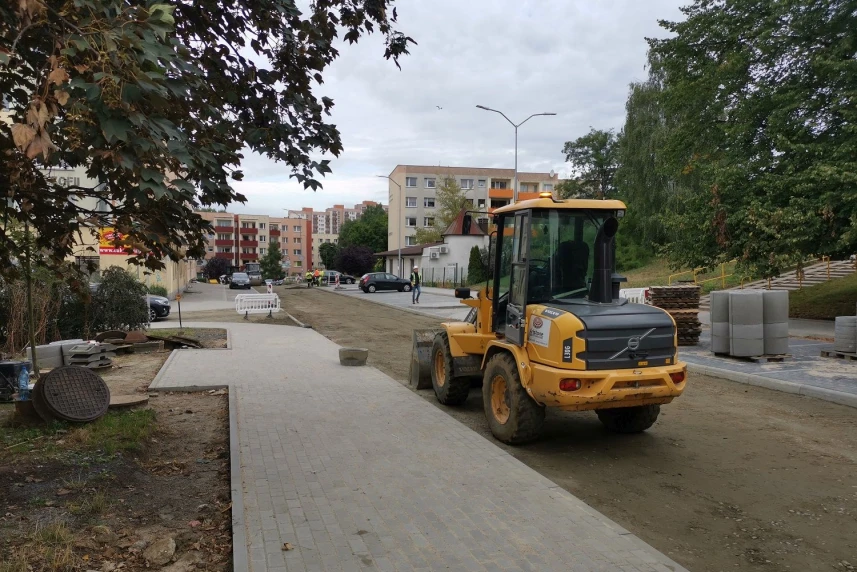 Na początku września rozpoczęto ustawianie krawężników na odcinku od ul. Barlickiego do ul. Pasterskiej Na początku września rozpoczęto ustawianie krawężników na odcinku od ul. Barlickiego do ul. Pasterskiej