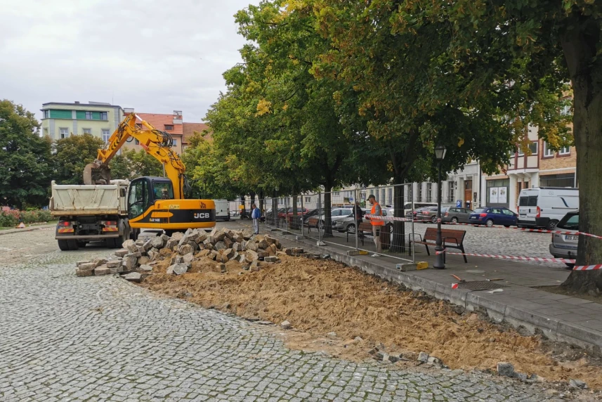 Znika trylinka z placu Orła Białego Znika trylinka z placu Orła Białego