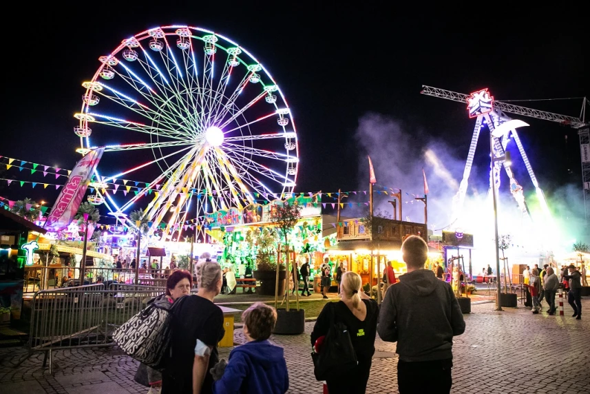 Na Łasztowni pojawił się Holiday Park Szczecin – wesołe miasteczko z dziesiątkami atrakcji dla całych rodzin