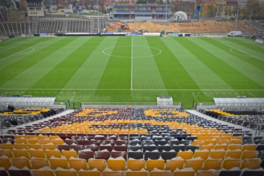 Trwają rozbórki północnej trybuny Stadionu Miejskiego Trwają rozbórki północnej trybuny Stadionu Miejskiego